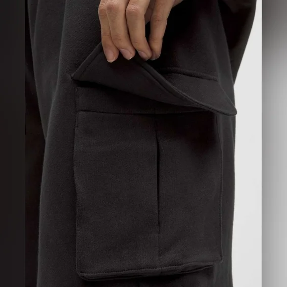 Lululemon Scuba Mid-Rise Oversized Cargo Short 9 Black‎ Size S